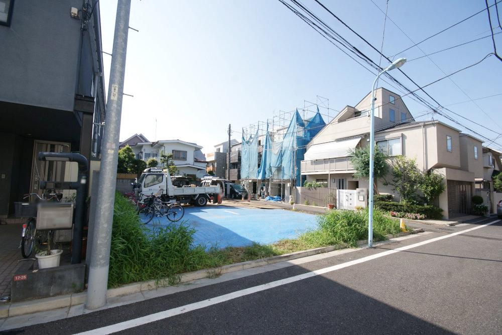 Local photos, including front road. Since the peripheral is a small car street, Small children is also safe.