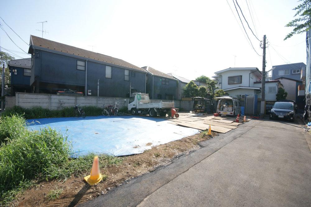 Local photos, including front road. Close to, such as in commercial facilities abundance of Queen's Isetan.