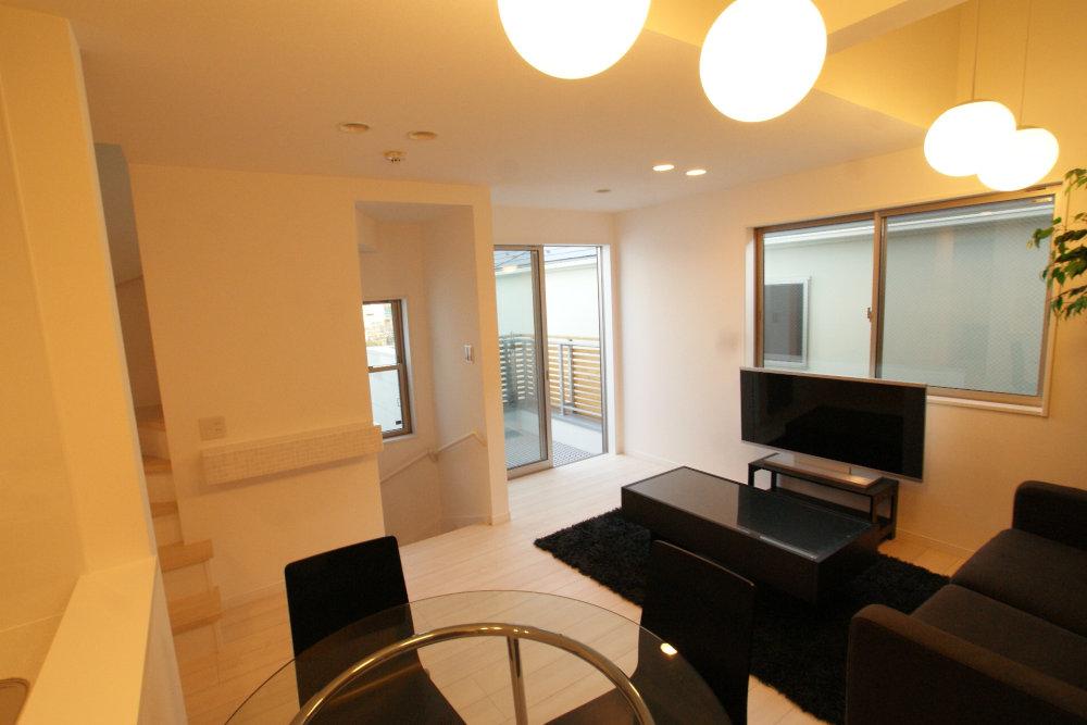 Same specifications photos (living). Because we believe a floor plan with an emphasis on lighting and usability living, It is become a building that smile of your family does not tolerate?