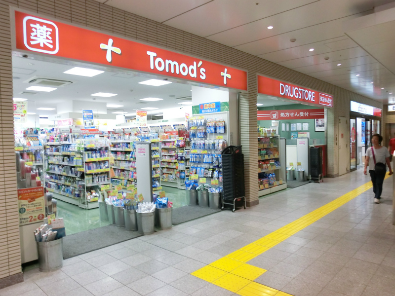 Dorakkusutoa. Tomod's Keio Ritonado Eifukucho shop 359m until (drugstore)