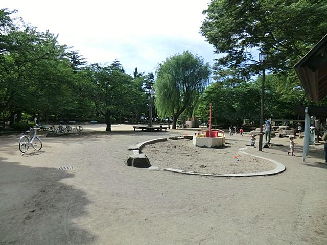 park. 368m until strange Seitera park