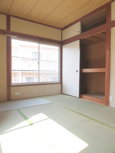 Living and room. Japanese-style room to settle