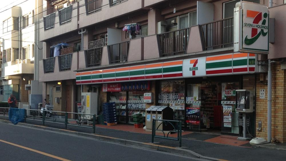 Convenience store. 420m to Seven-Eleven