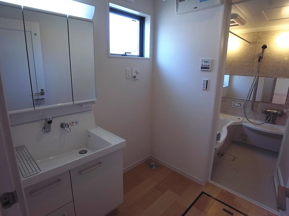 Same specifications photos (Other introspection). Wash room construction cases