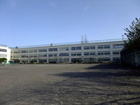 Primary school. Takaido 571m until the second elementary school