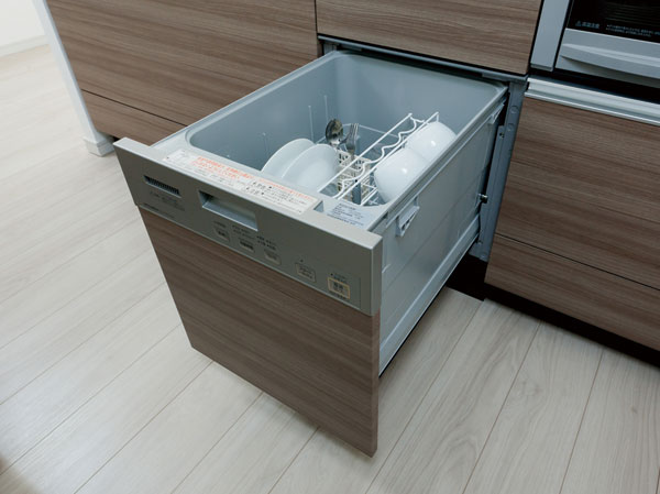 Kitchen.  [Dishwasher] On the dishwasher is finished beautifully simple, A dishwasher of the compact with sanitary and water-saving effect was standard equipment. Low noise ・ Energy-saving, Smooth cleaning ・ You can to dryness.