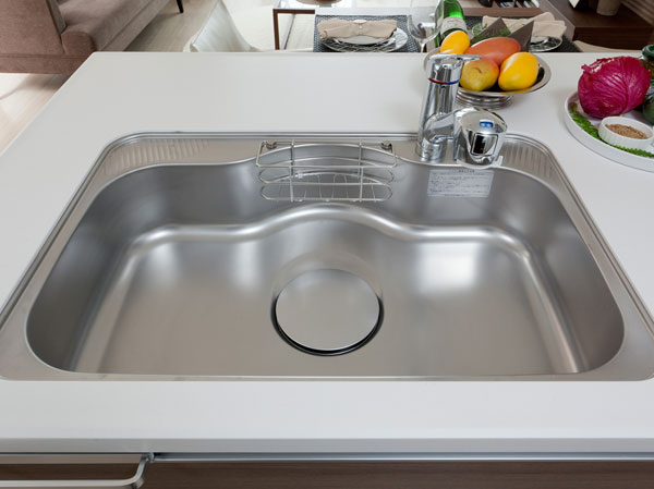 Kitchen.  [Low noise sink] By affixing the damping material to sink back, Such as dropping sound when dropped the water splashing sound and dishes to the sink can be reduced by. Also it comes with a wire pocket put a sponge and detergent.  ※ 40A ・ 40B type is different in shape.