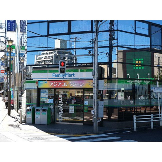 Convenience store. 130m to the Circle K (convenience store)