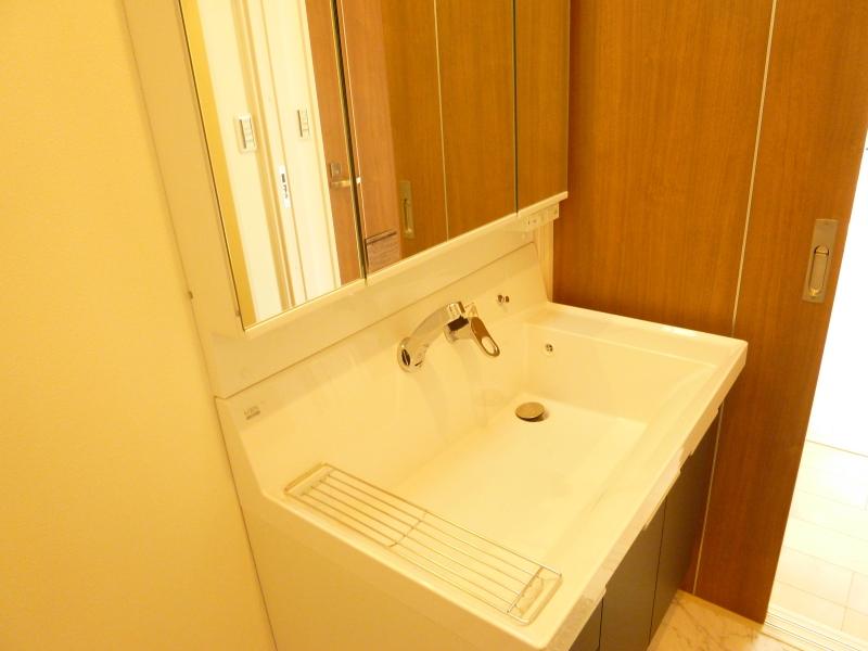 Wash basin, toilet