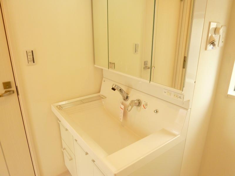 Wash basin, toilet