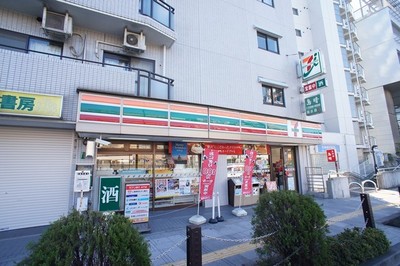 Convenience store. 1600m to Seven-Eleven (convenience store)