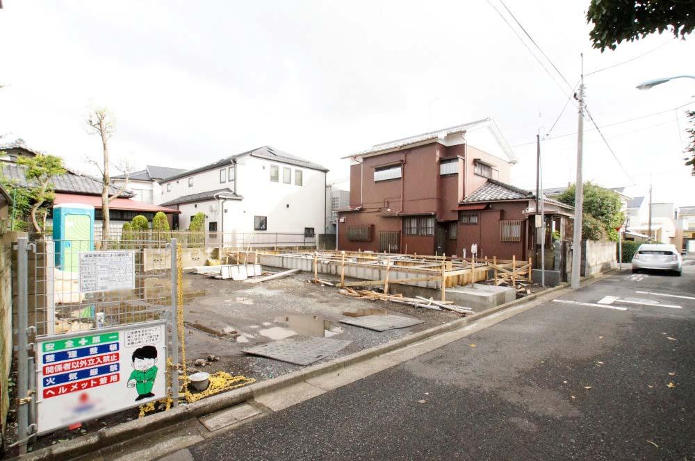 Local photos, including front road. Leafy quiet residential area boasts. 