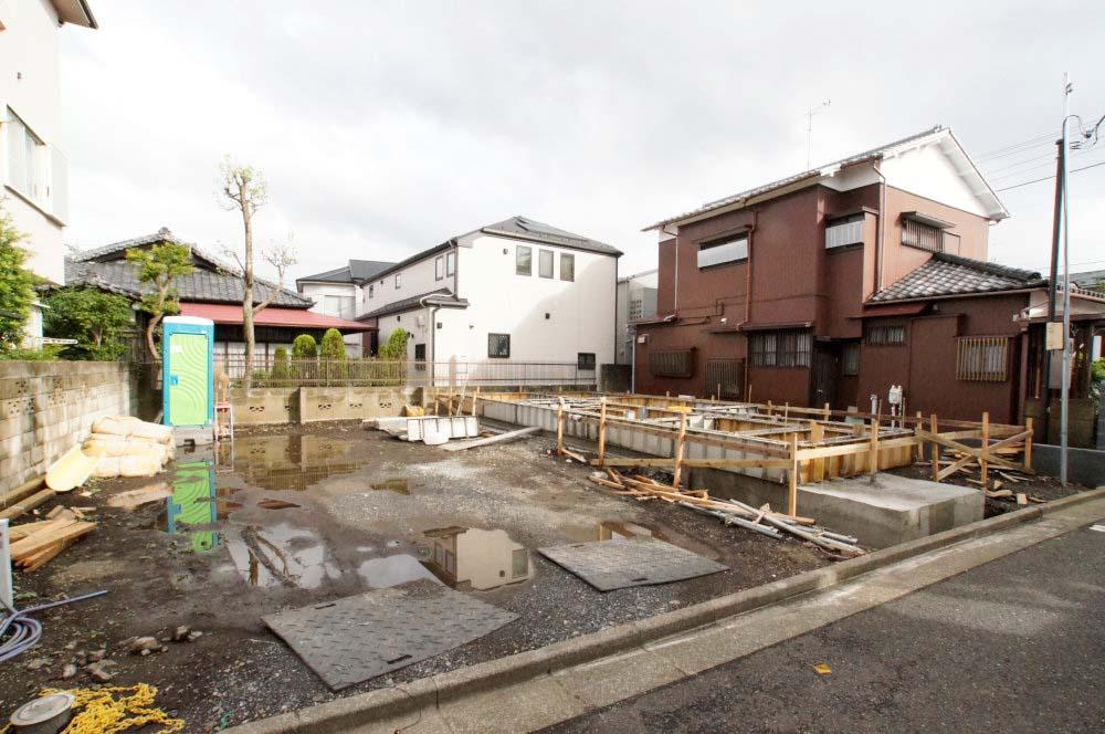Local appearance photo. New construction sale of Suginami Naritahigashi 2-chome. Scheduled for completion is scheduled for early December. Good location of a 4-minute walk from the Zenpukuji River parkland. I think if you look at the pros and cons once local. 