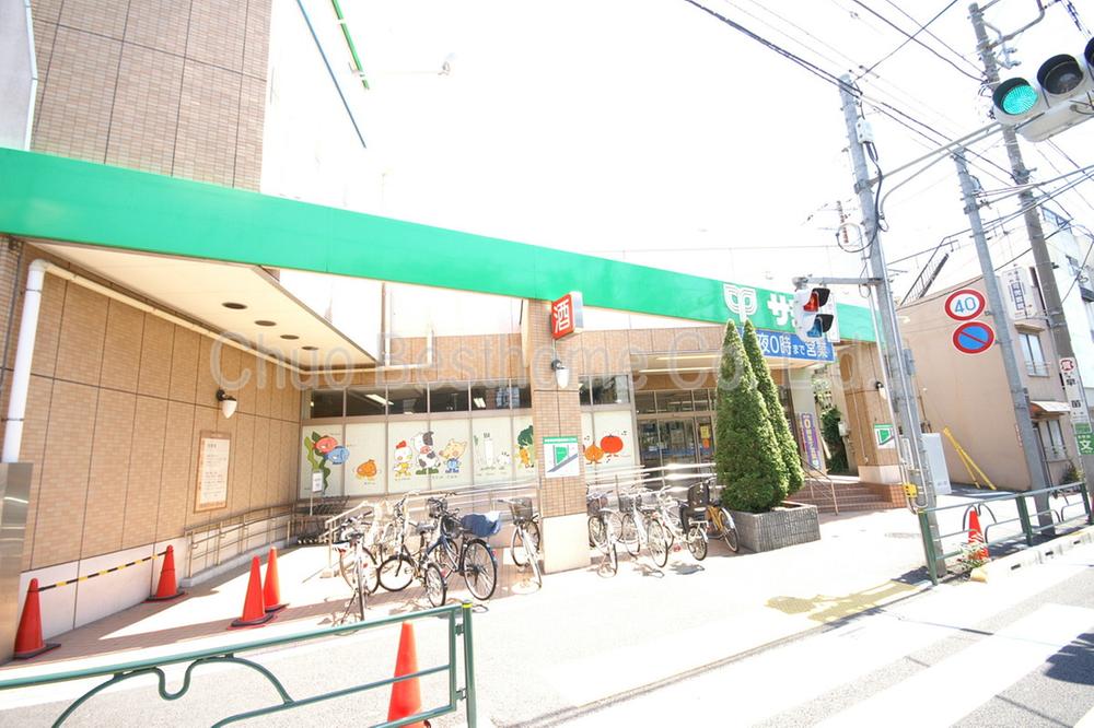 Supermarket. 1013m to Summit store Naritahigashi shop