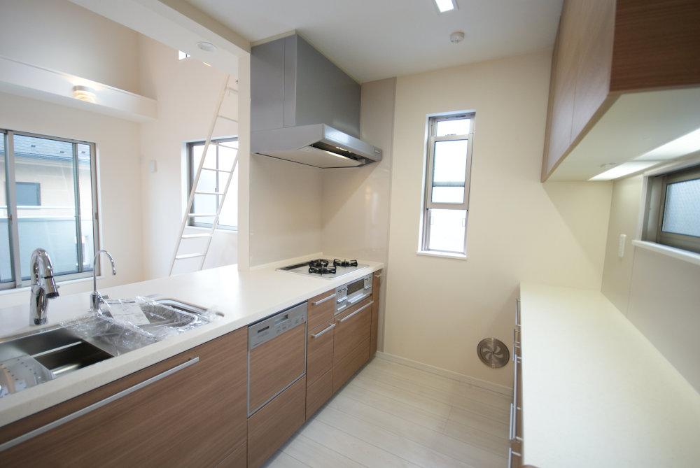 Same specifications photo (kitchen). Face-to-face kitchen that can cherish family and petting (construction cases)