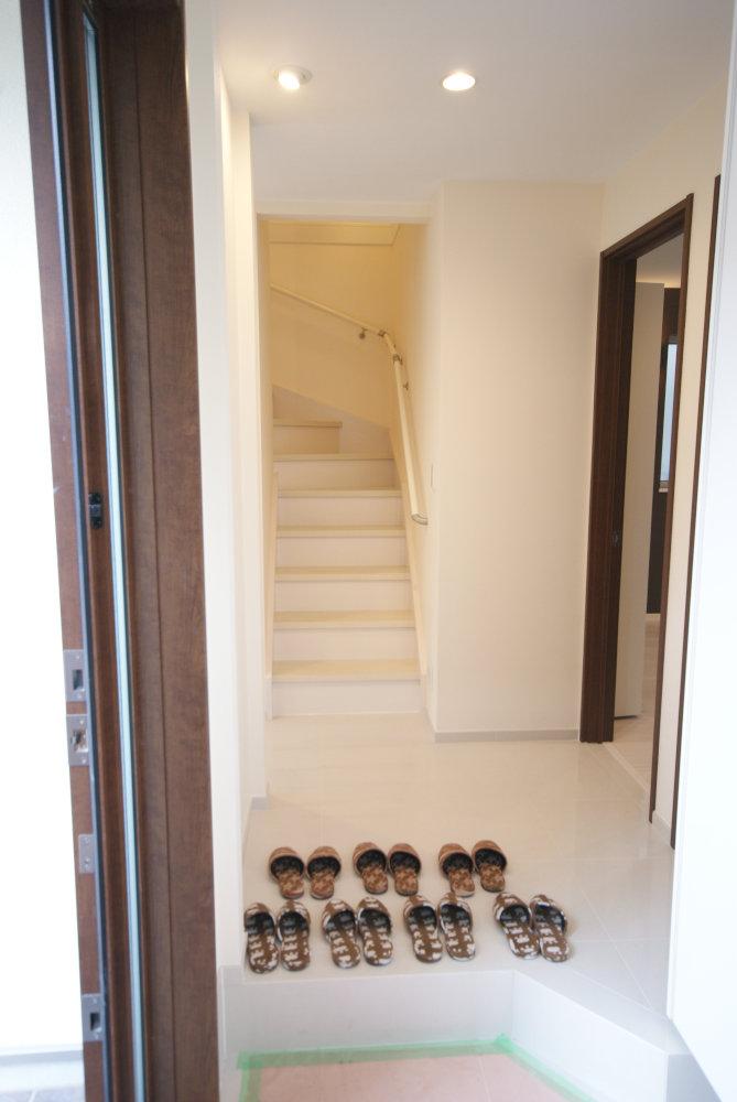 Same specifications photos (Other introspection). The spacious foyer is open. Substantial storage capacity is us with clean production around the entrance. (Example of construction)