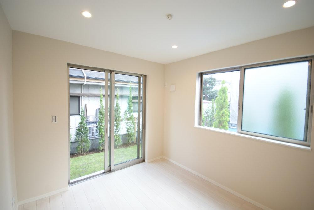 Same specifications photos (Other introspection). It is abundantly incorporating Bright room chroma light. (Example of construction)