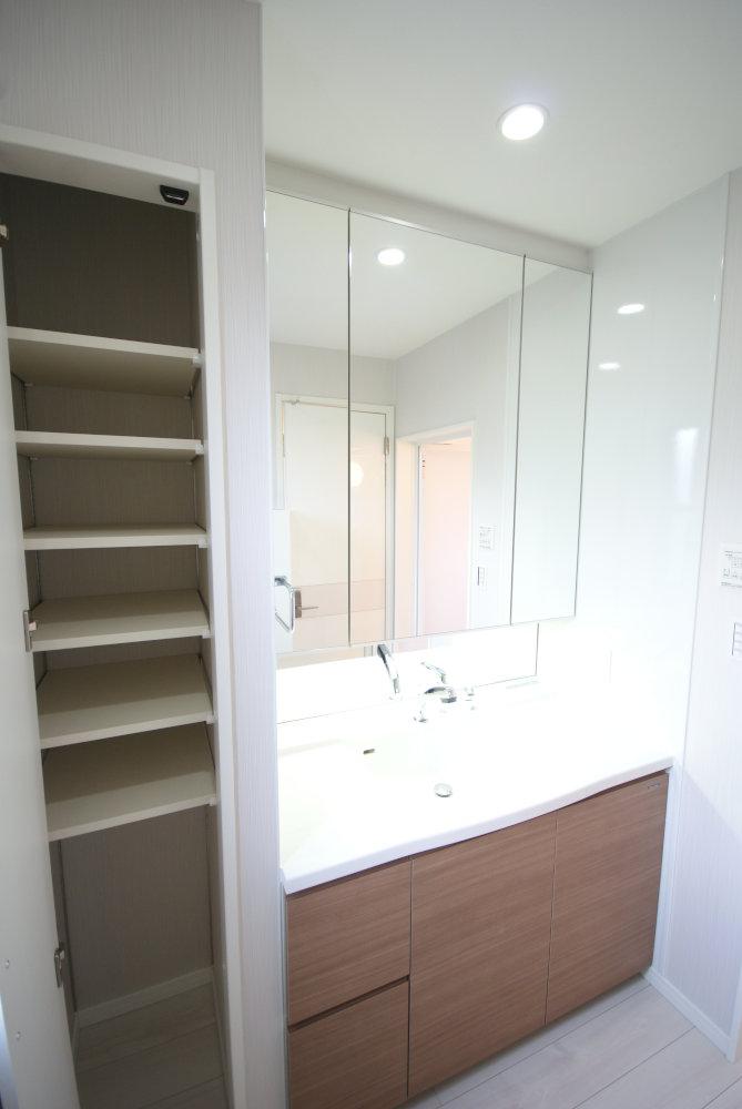 Same specifications photos (Other introspection). It can also be fashionable directing grooming, There is also a storage capacity, It is the washstand that combines practicality. (Example of construction)