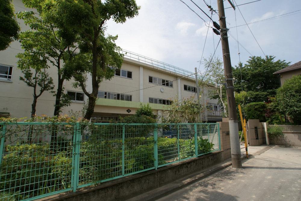 Junior high school. 279m to Suginami Ward Wada Junior High School