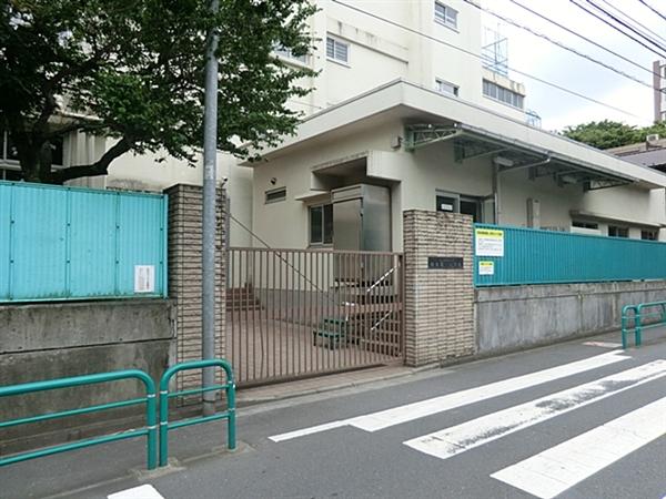 Primary school. 795m to Suginami first elementary school