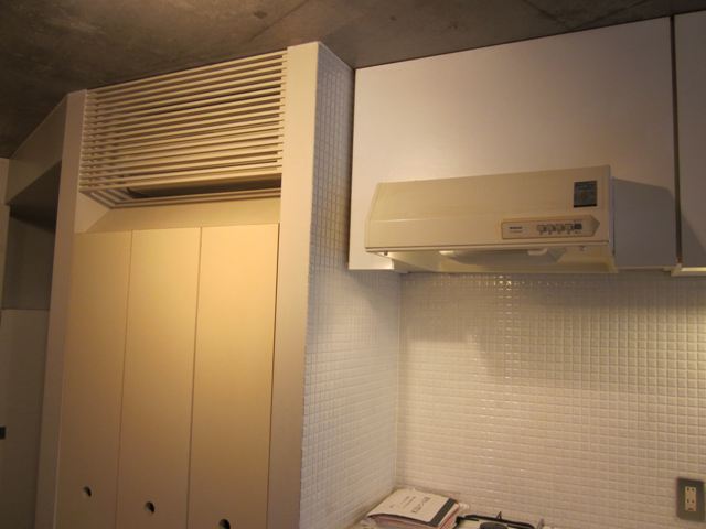 Living and room. Large capacity storage ・ Air conditioning ・ Kitchen facilities