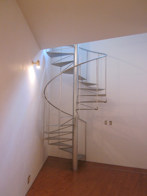 Living and room. Underground first floor to ・ spiral staircase