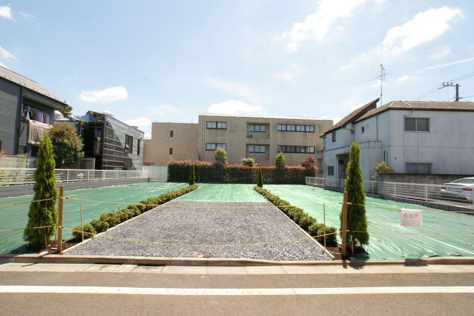 Local land photo. It is a sales area of ​​Suginami Shoan 3-chome. Calm little quiet residential area of ​​the car street. Building condition there is no because your favorite House manufacturer ・ You can architecture at builders. 