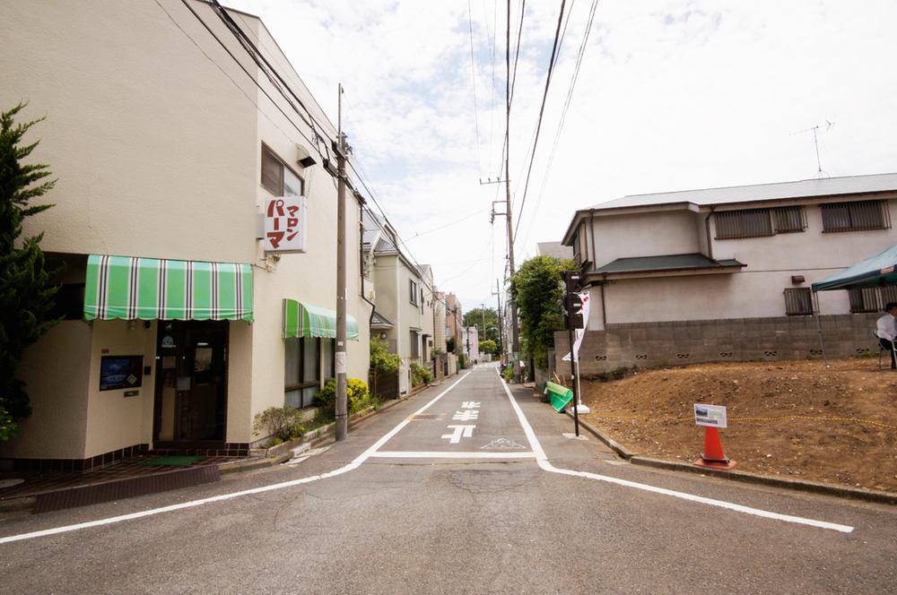 Local photos, including front road. Beautiful paved road. 