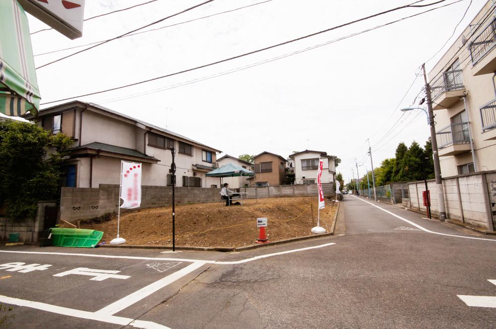 Local land photo. It is calm, quiet environment. 