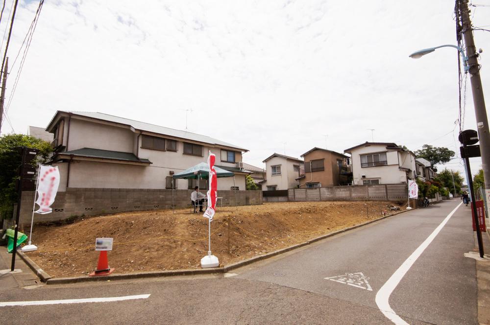 Local land photo. Road also widely, Pretty! And bright subdivision