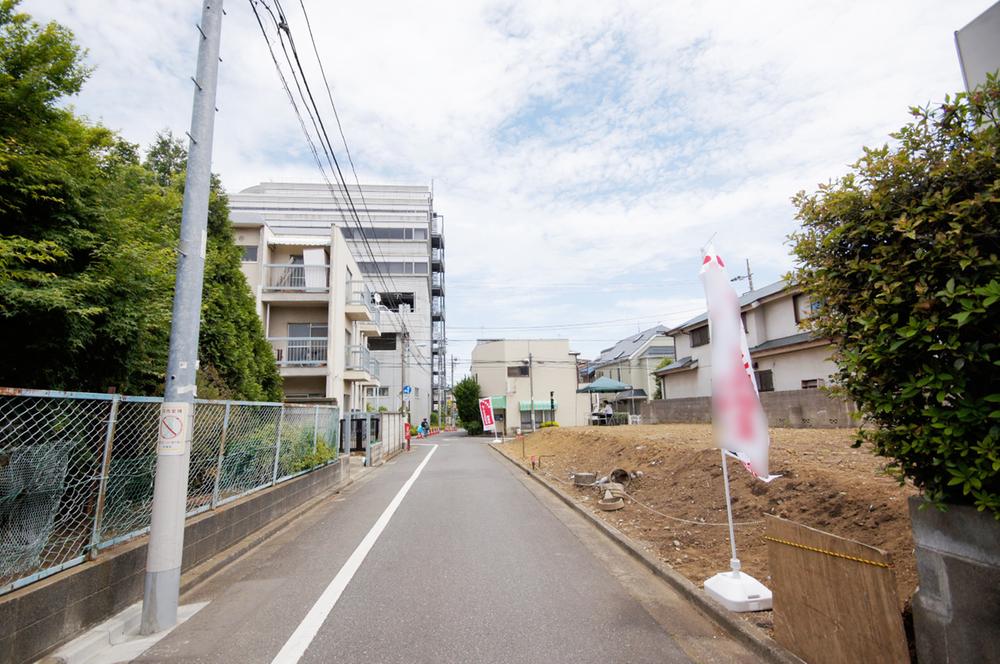 Local photos, including front road. I front road is very pleasant doctor and refreshing. 