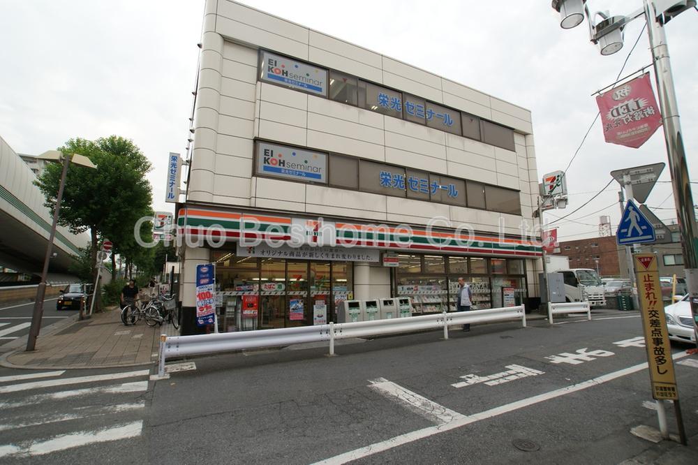 Convenience store. Seven-Eleven Iogi 298m to Station North shop