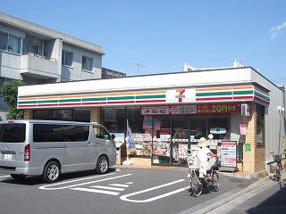 Convenience store. 590m to Seven-Eleven (convenience store)