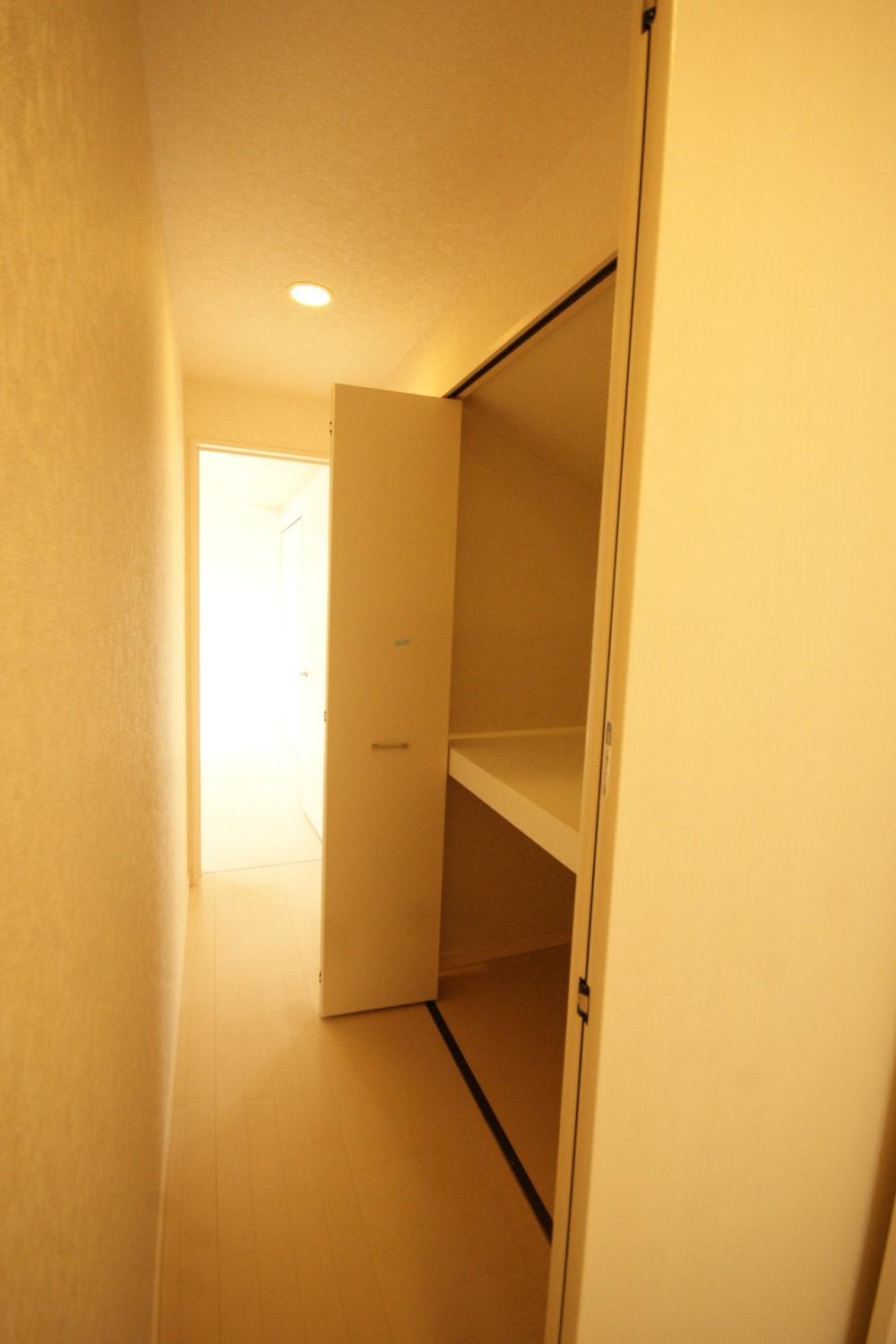Other introspection. On the second floor of the hallway you have a storage.