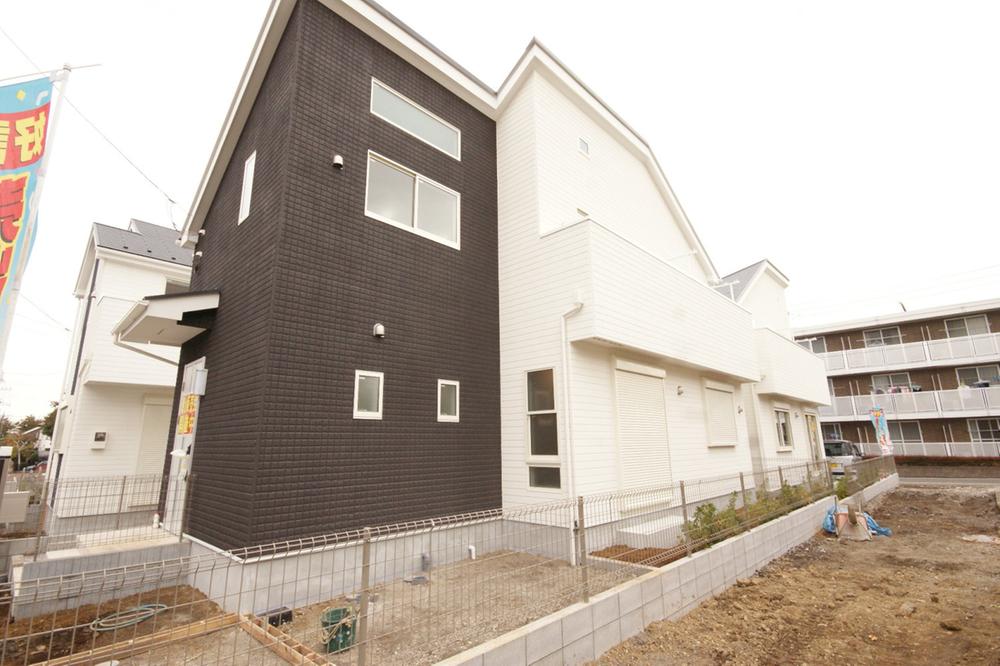 Local appearance photo. Newly built single-family Suginami Miyamae 2-chome. Now all five buildings remaining two buildings. That it has completed building, You can preview any time. Inokashira "Takaido" station, It can be both station use of a central line "Ogikubo" station.