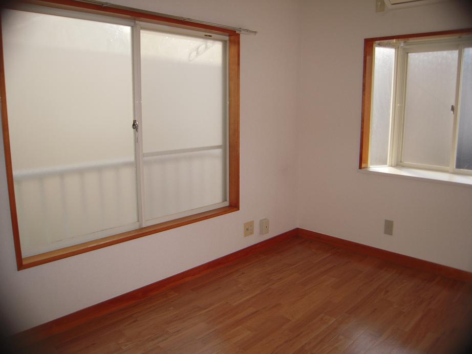 Other room space. Two-sided lighting, Southwest Corner Room