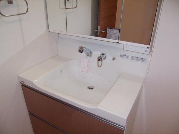Wash basin, toilet