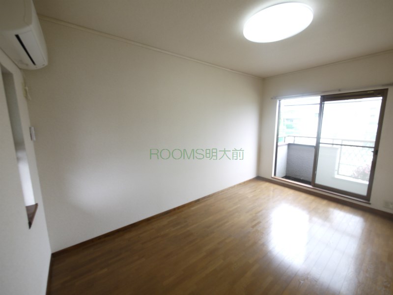 Living and room. Spacious space