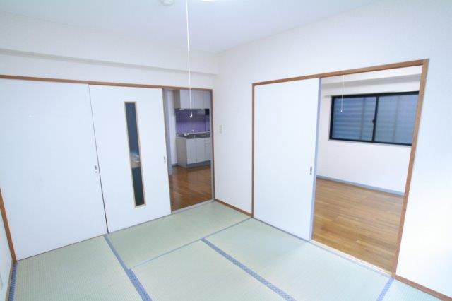 Other room space. Kitchen side from the Japanese-style room Western-style side