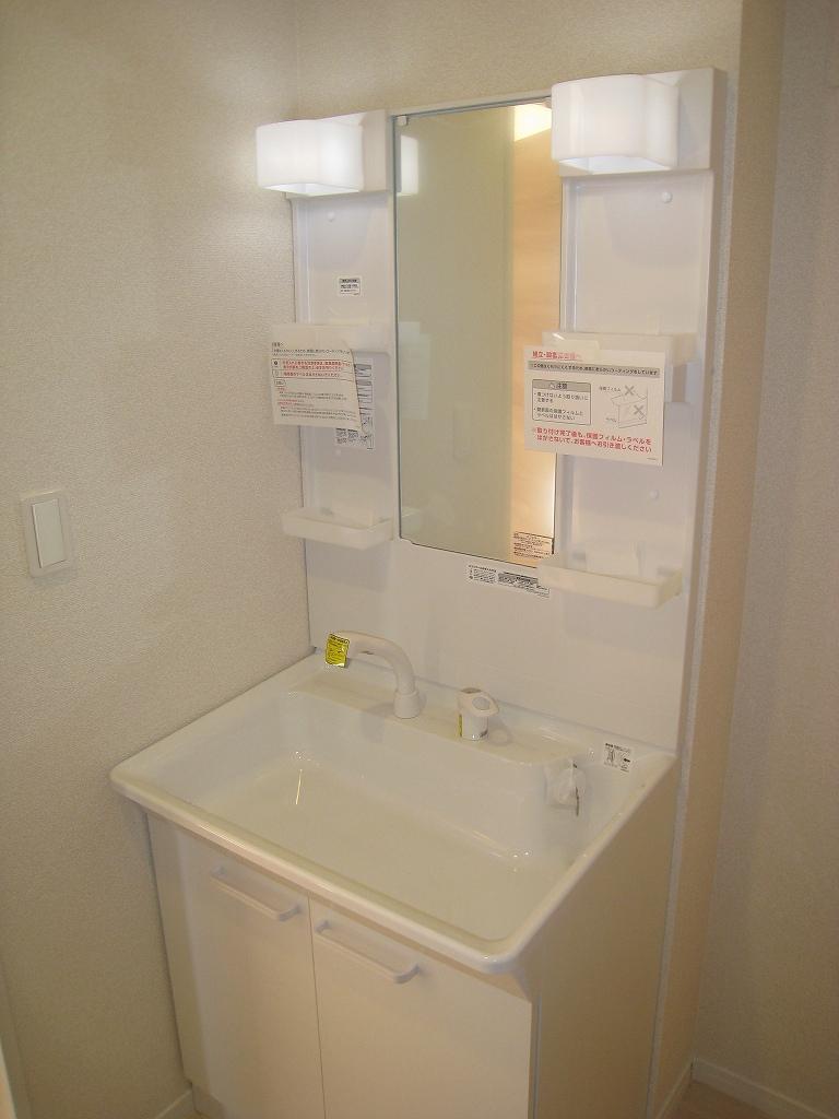 Wash basin, toilet
