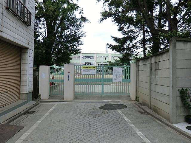 Primary school. Suginami Ward Momoi second elementary school up to 350m