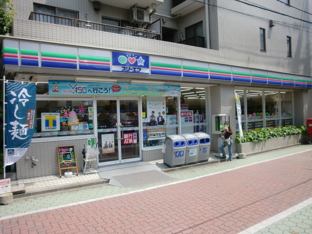 Convenience store. 50m until the Three F (convenience store)