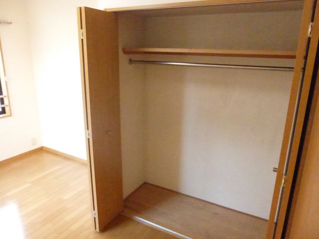 Receipt. Storage of closet type with depth