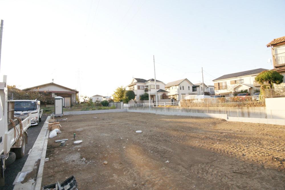 Local land photo. Breadth of frontage is more than 8m. It has a beautiful terrain. 