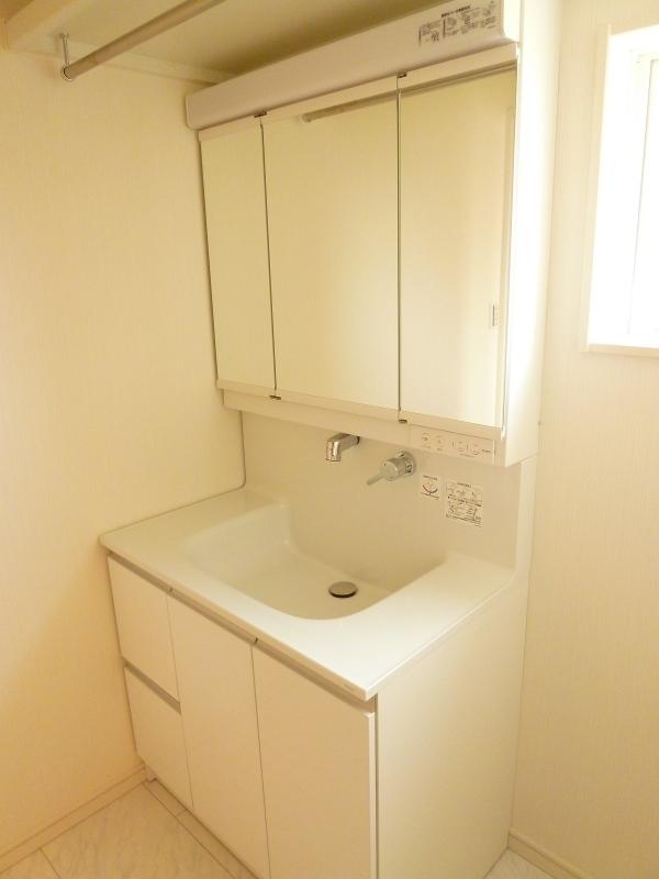 Wash basin, toilet