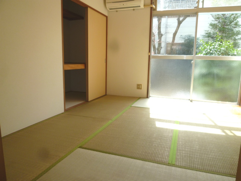 Living and room. Sunny!  Japanese-style room 6J