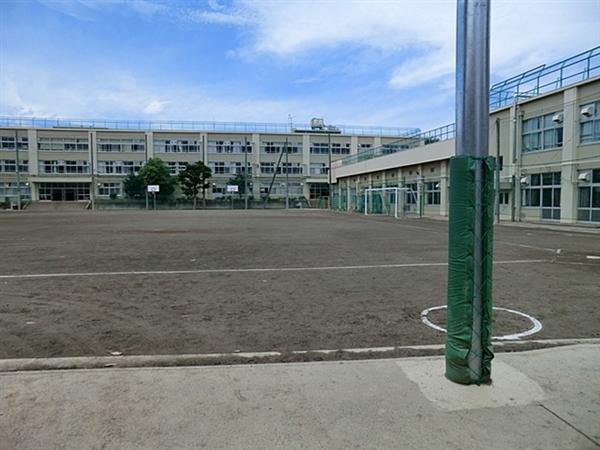 Junior high school. Higashihara 535m until junior high school