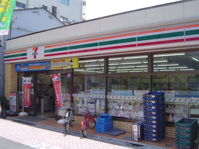 Convenience store. 300m to Seven-Eleven (convenience store)