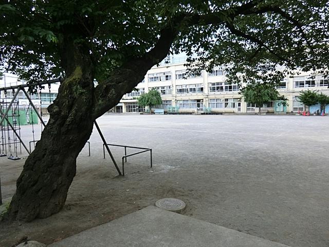 Primary school. 641m to Suginami Ward Momoi fourth elementary school
