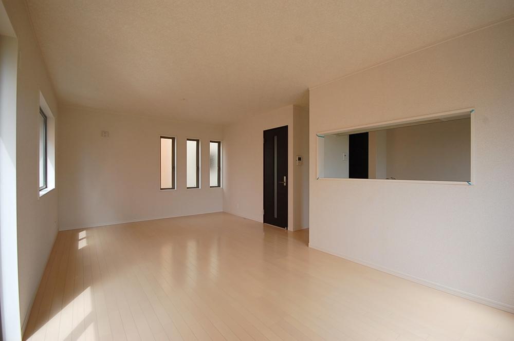Same specifications photos (living). Seller same specifications